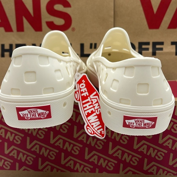 Vans Men’s Slip-On Trk Marshmallow
VN0A5HF8FS8
Sneakers - Picture 13 of 16